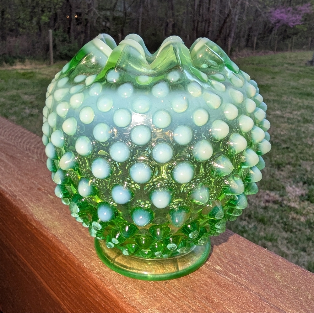 EVC GREEN/WHITE FENTON HOBNAIL SMALL VASE
